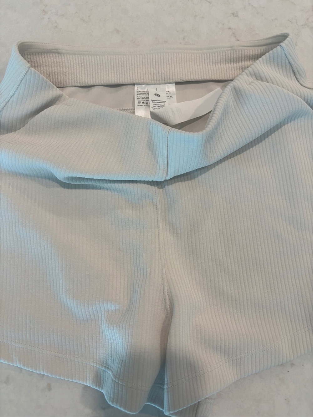 Lululemon Ribbed Softstreme
High-Rise Short 2" Bone Size 6 |
Ultra-Soft Lounge - Picture 4 of 14